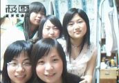 呵呵，最右边的那个是我，小女子献丑了，欢迎大家购买!